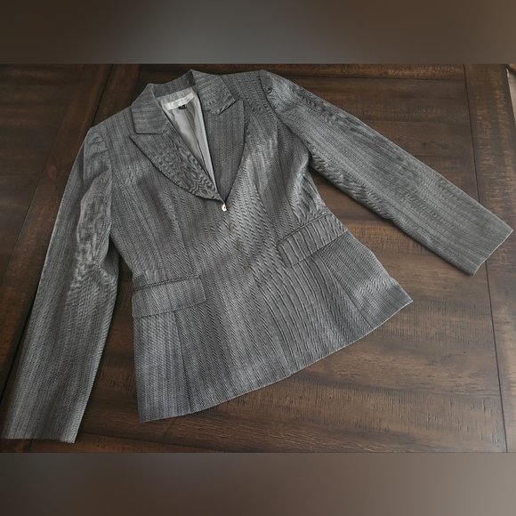 NWOT Tahari Gray Pinstripe Women's Blazer Sz 6 - Picture 1 of 12